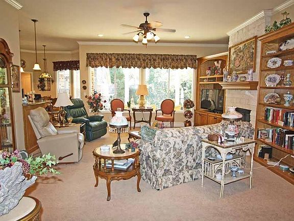 4th image of 3995 Chapel Woods Blvd