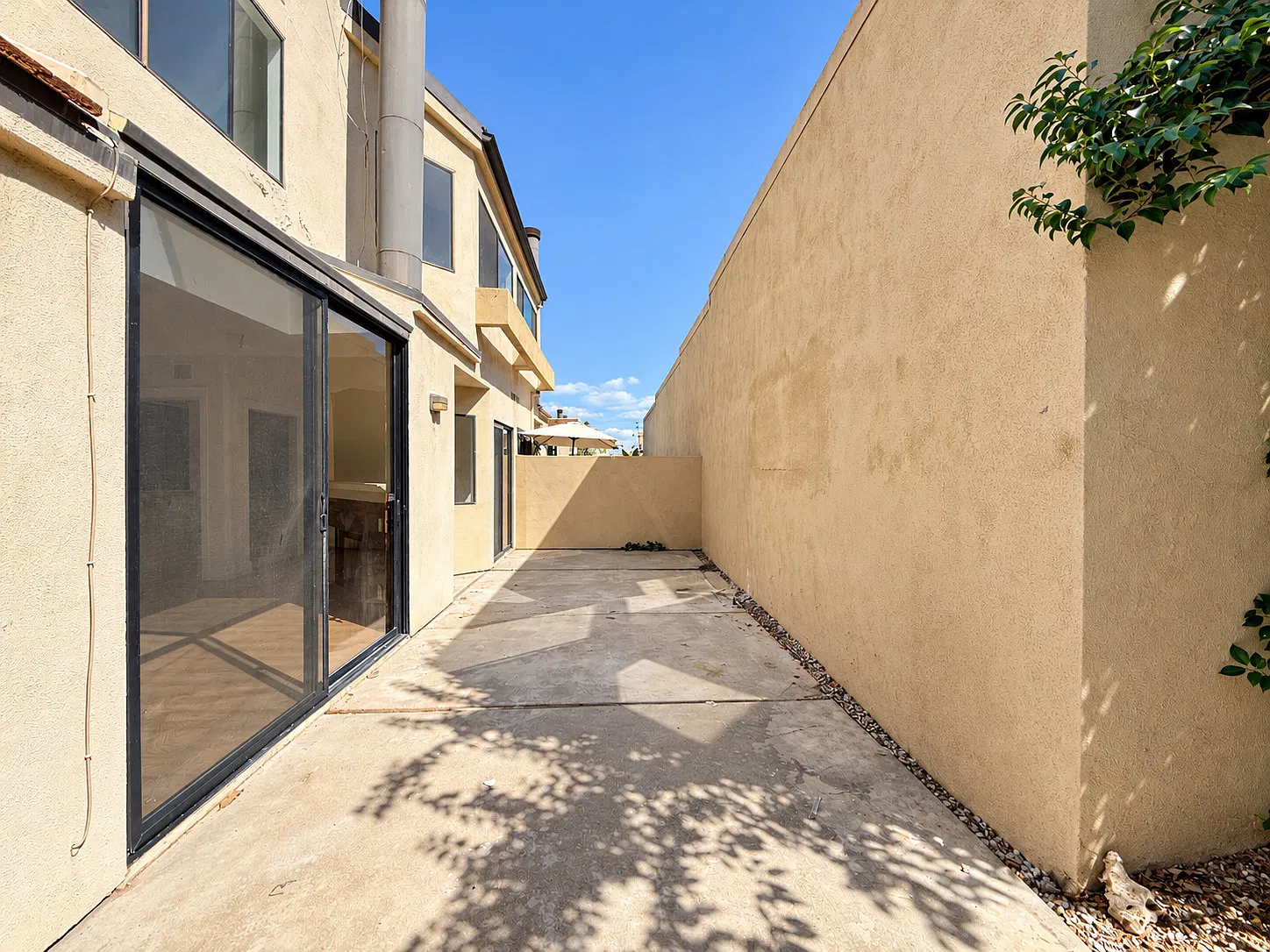 2 bed, 2.5 bath, 1136 sqft, $2,700 — Photo 3