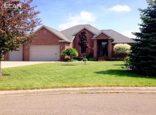 5062 Highpoint Dr, Swartz Creek, MI 48473