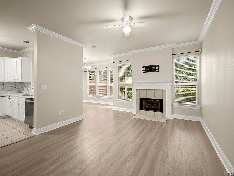 1st image of 18158 Pinehurst Dr