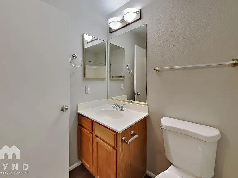 714 E Lovegrass Dr — Photo 14