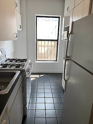 1st image of 440 E 6th St #4S