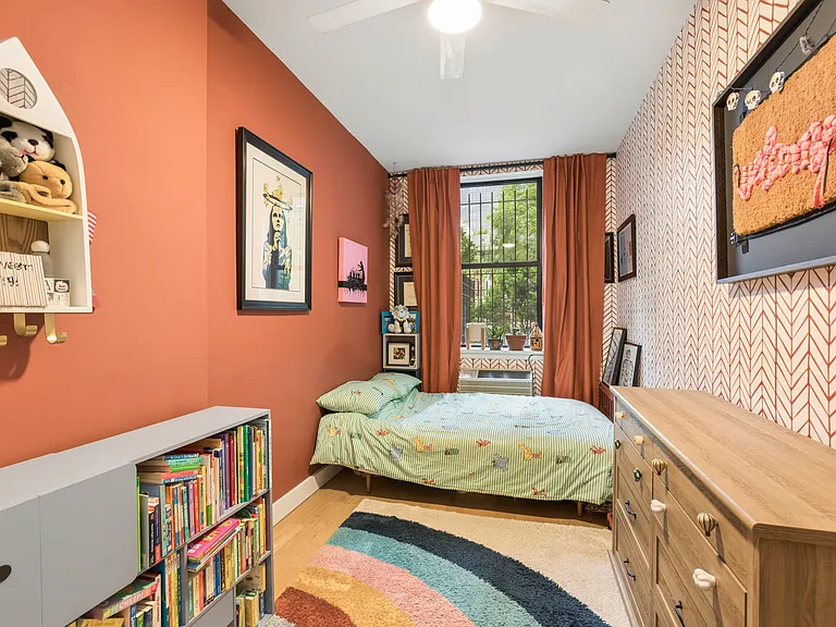 453 W 43rd St #A — Photo 7