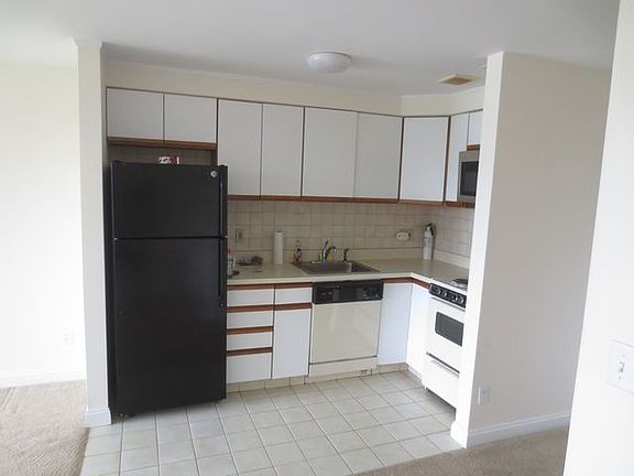 5th image of 141 E Lake Blvd APT G2