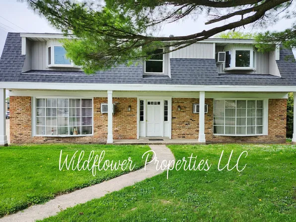 706 S Center St #4, Tuscola, IL 61953