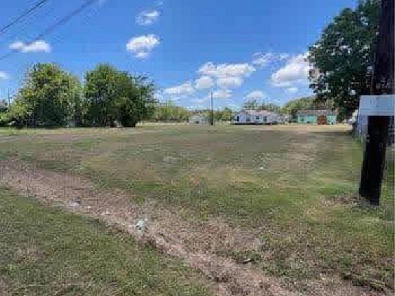 4th image of 2808 Moore Ave