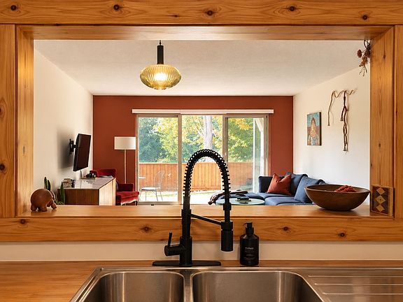 4th image of 622 Farnham Rd #30