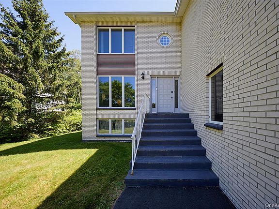 2nd image of 10 Schnabl Court