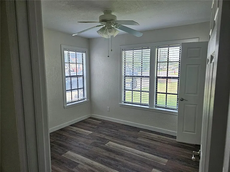 115 Holly Dr — Photo 8
