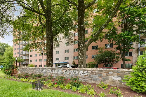 Parkview Towers Photo 1