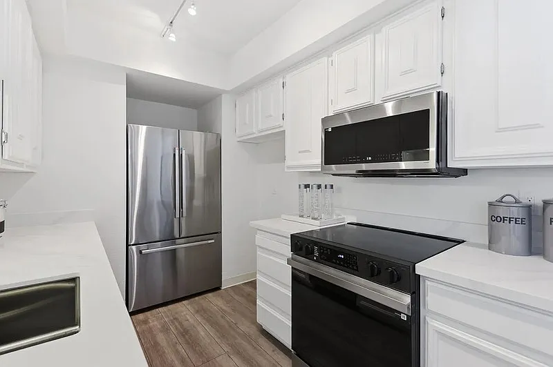 1 bed, 1.0 bath, 620 sqft, $2,000 — Photo 2