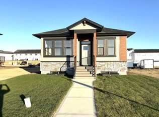 25 S Ian Way, Sylvan Lake, AB T4S 0W5