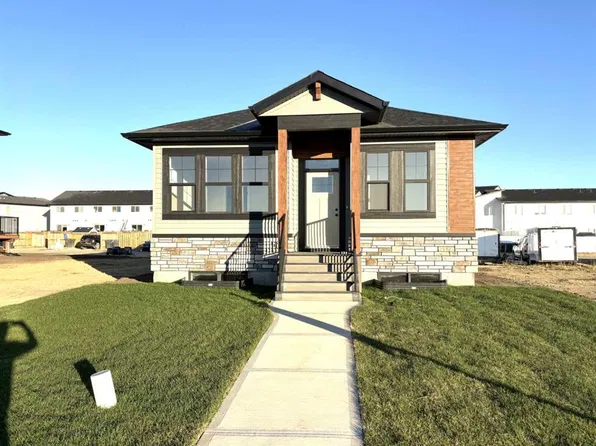 25 S Ian Way, Sylvan Lake, AB T4S 0W5