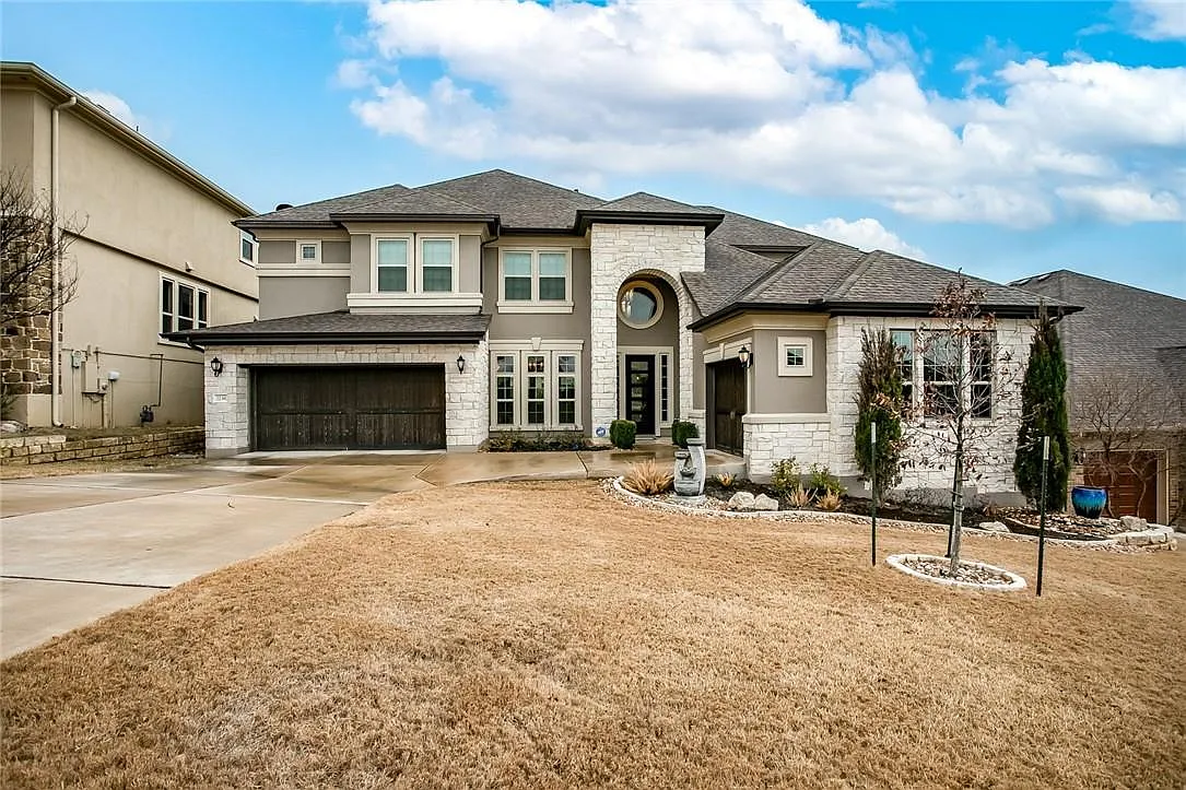 4 bed, 3.5 bath, 4304 sqft, $4,800 — Photo 1