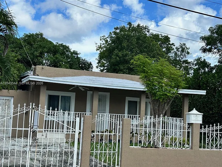 261 NW 49th St #C — Photo 8