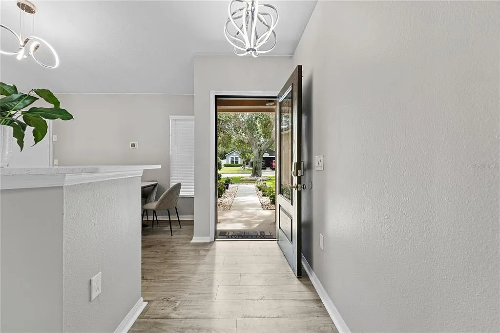 3 bed, 2.0 bath, 1424 sqft, $2,500 — Photo 3