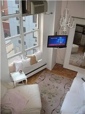 Rented by Akam Sales and Brokerage | media 8