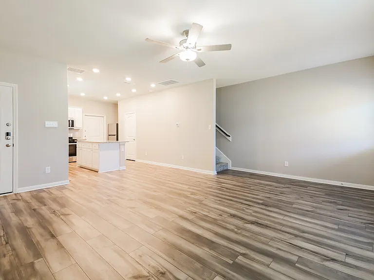 220 Marsh Ln — Photo 6