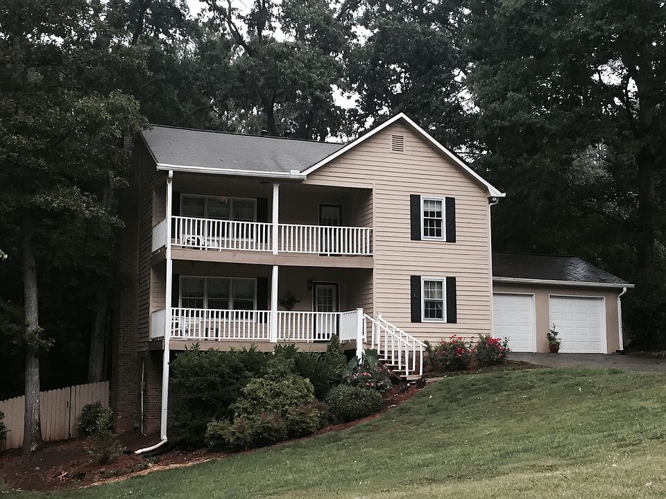 Charming quaint neighborhood