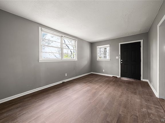 4th image of 2409 Walnut Ave