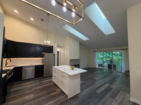 130 Raintree Ln Unit 130, Mahwah, NJ 07430