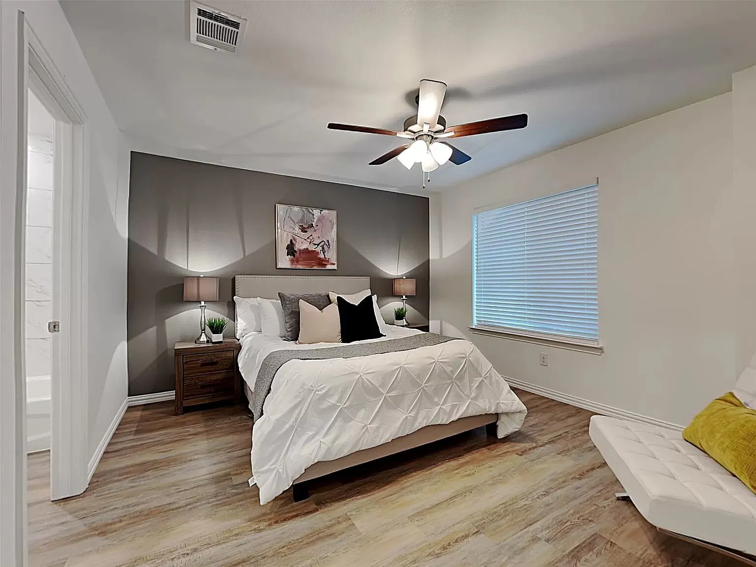 3 bed, 2.5 bath, 1298 sqft, $1,625 — Photo 4