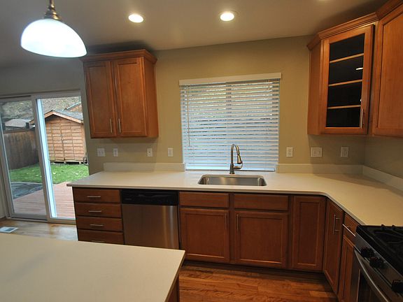 5th image of 13922 176th St E