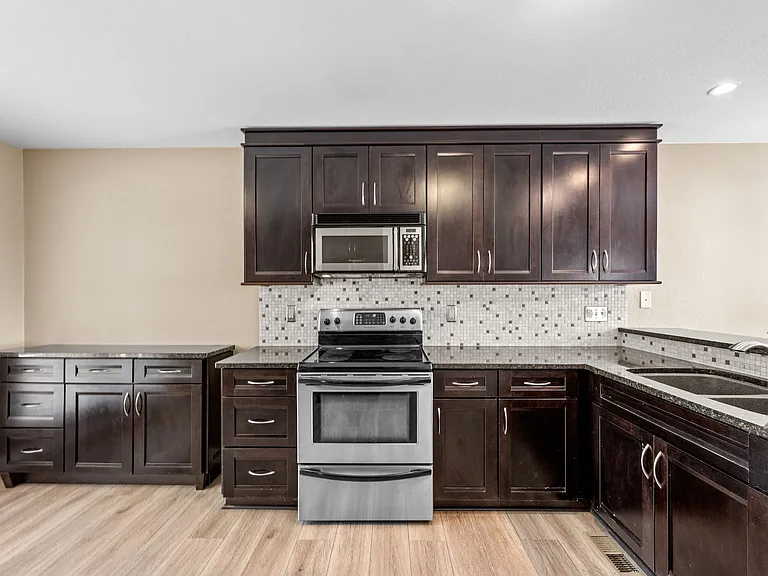 2700 Perry St — Photo 2