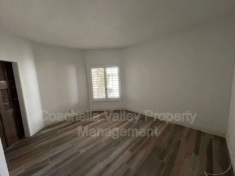 289 Vista Royale Cir W — Photo 25