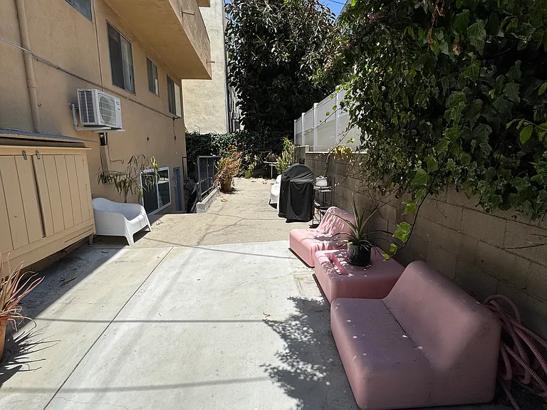 1040 N Laurel Ave #5 — Photo 38