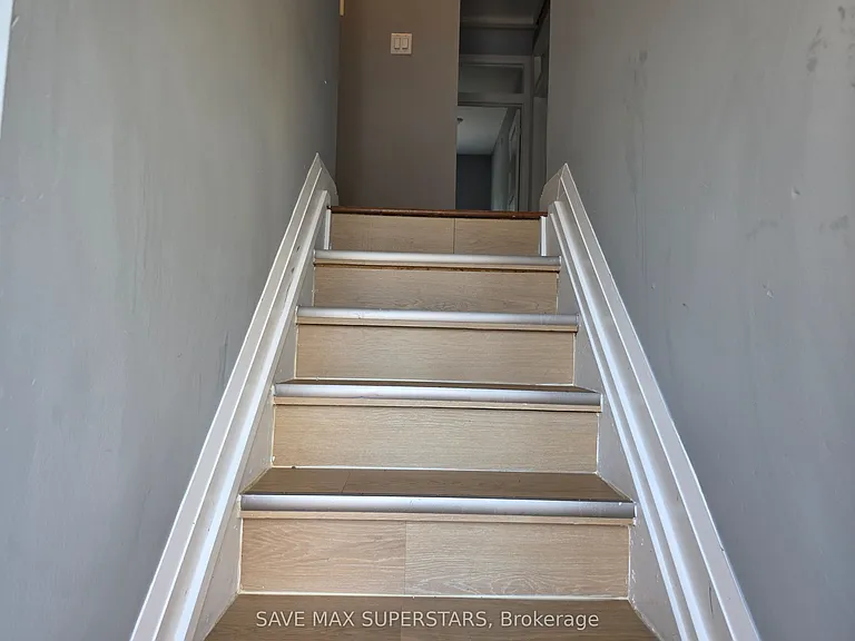 222 Phillips St #UPPER — Photo 29