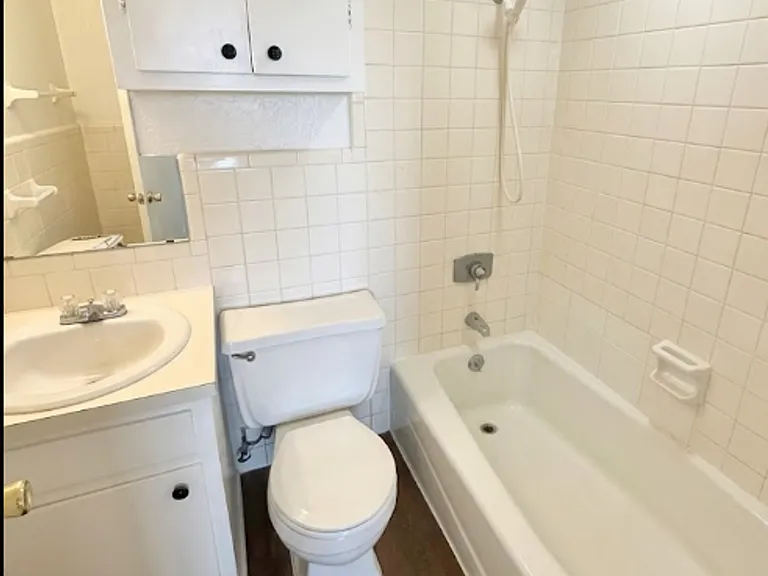 102 E Avenue A — Photo 17