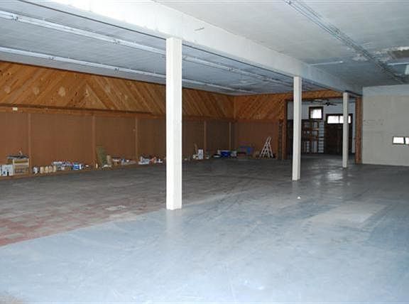 4th image of 376 N 2nd Ave