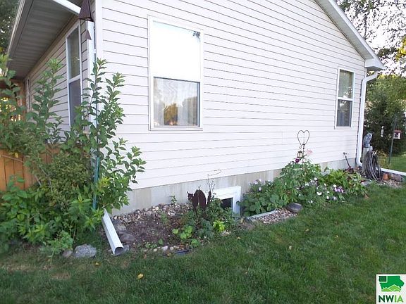 4th image of 1800 Wright Ave