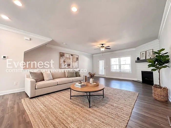 3 bed, 3.5 bath, 2000 sqft, $2,495 — Photo 4