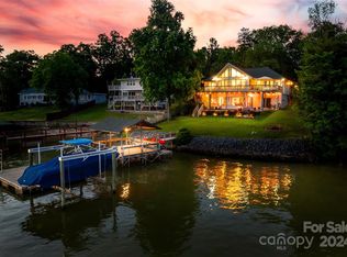 8611 Island Point Rd, Charlotte, NC 28278