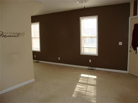 5th image of 522 Wood St