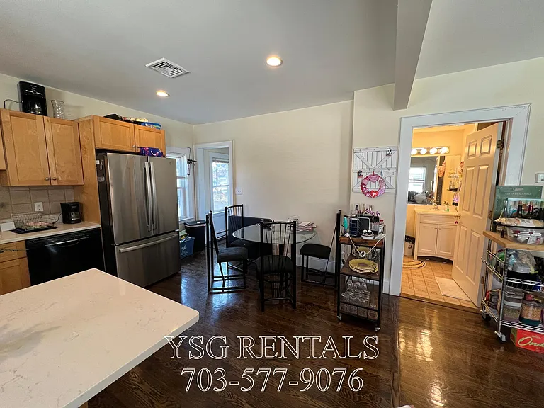 235 Everett St #235 — Photo 16