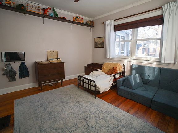 5th image of 918 Joslin St SE