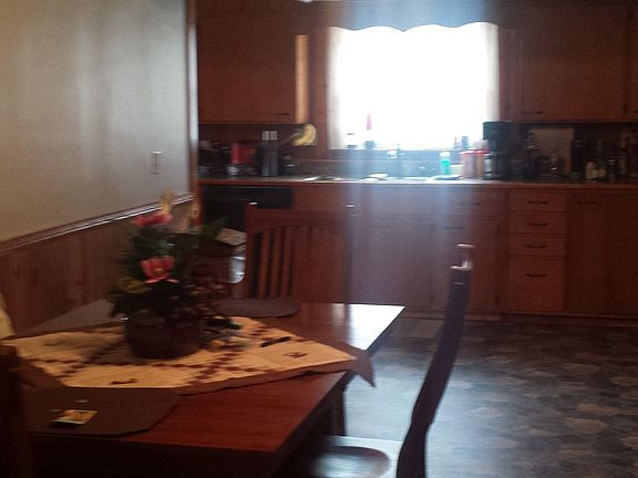 5th image of 915 N Main St