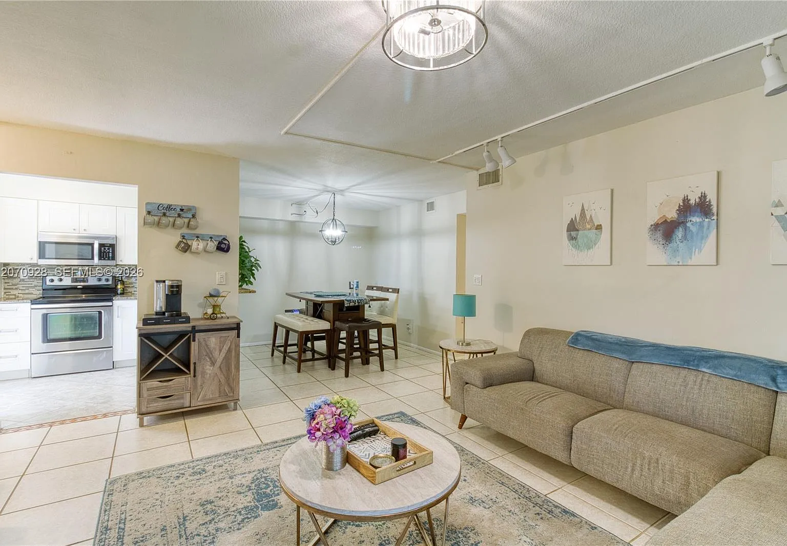 Oakland Forest Club Condo — Photo 1