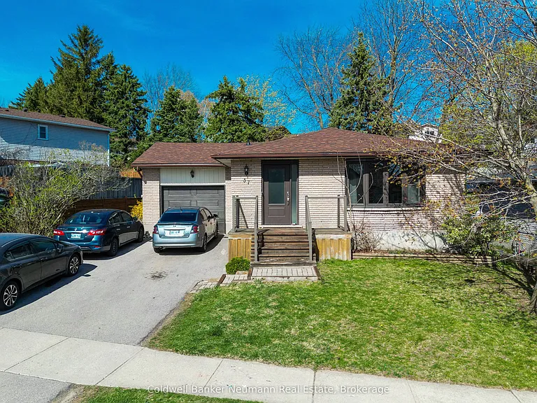 37 Dunhill Cres #UPPER — Photo 2