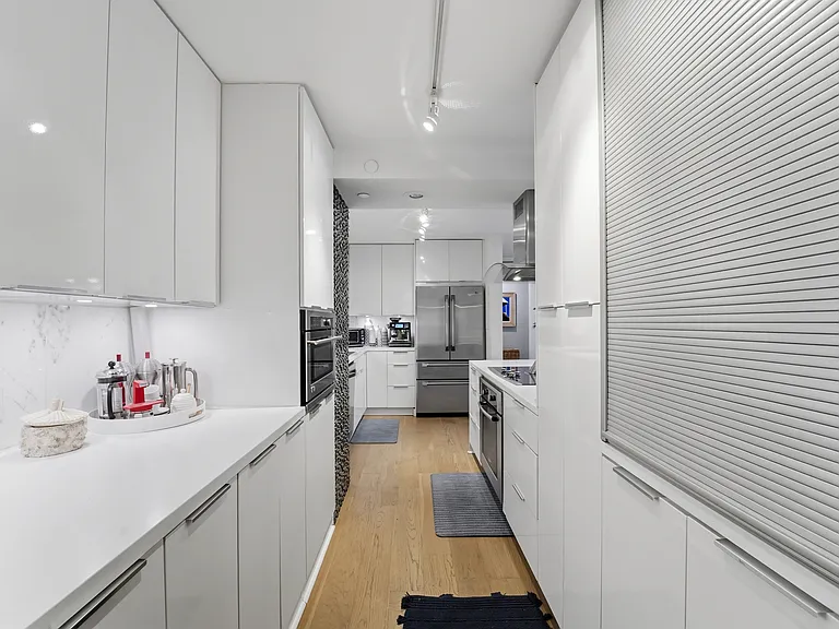 2020 Walnut St #14CD — Photo 8
