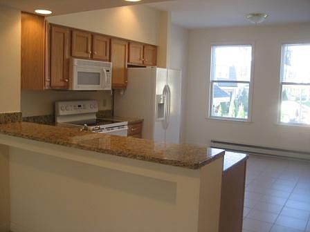 Kitchen / Breakfast Bar