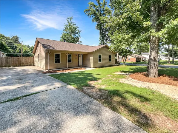 4899 Chaucer Dr, Greensboro, NC 27407