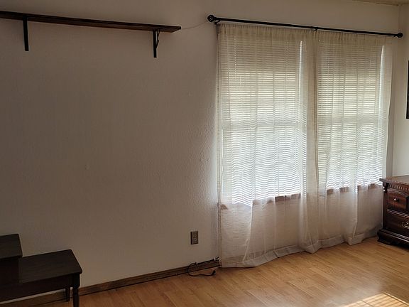 2nd image of 2628 E Queens St