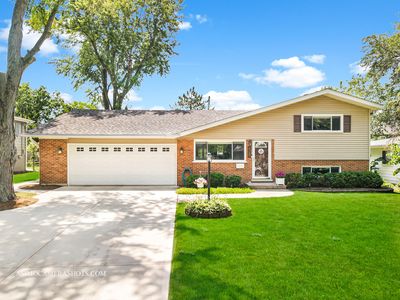 628 Ranch Rd, Wheaton, IL, 60187