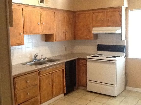 5th image of 2421 Country Club Blvd #C31
