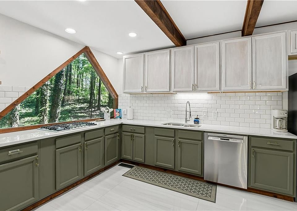 15th image of 2965 Pond View Ct