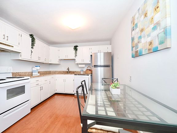 3rd image of 11 Cogswell Ave APT 6